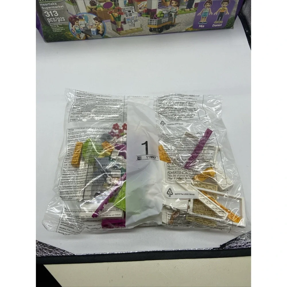 LEGO Friends Heartlake Supermarket 41118 Mia Daniel Mini-Dolls 313 Pcs Open Box